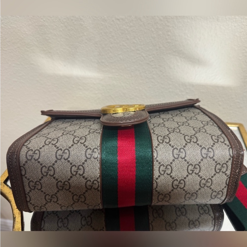 Small Gucci GG INSPIRED Crossbody with Brown Trim and Green-Red Web - Picture 2 of 5